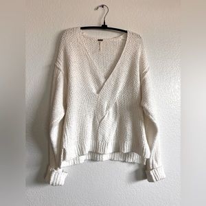 Free People White V-Neck Cropped Knobby Oversized Sweater Size XS